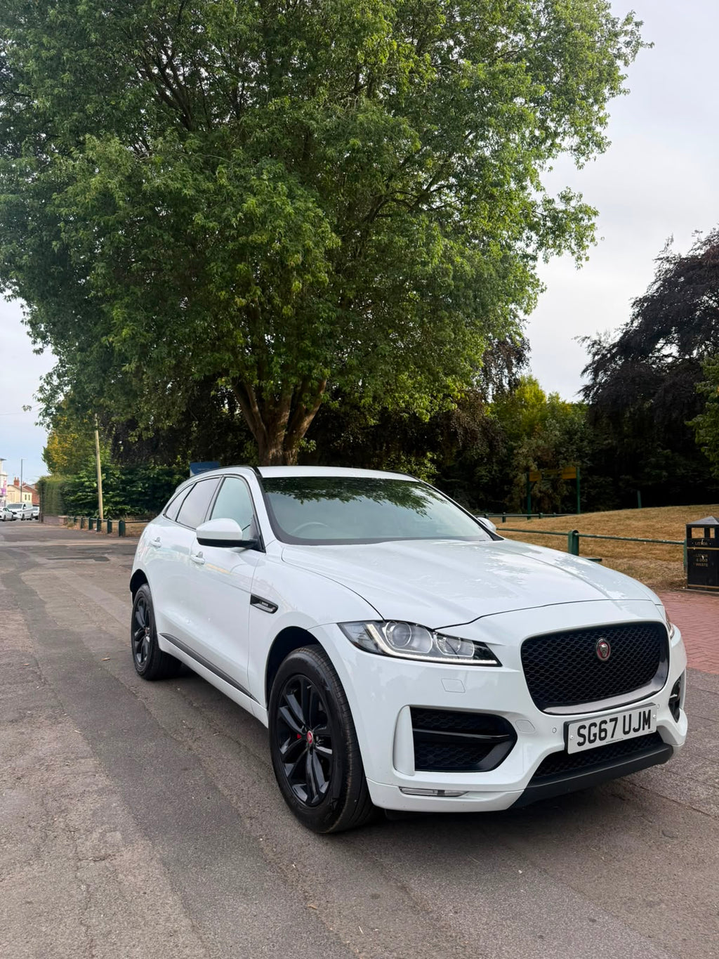 H&S AUTOS™ Jaguar F-PACE – White