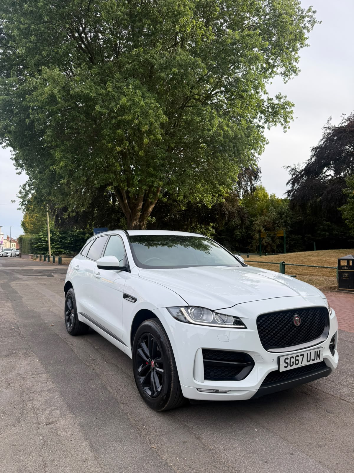 H&S AUTOS™ Jaguar F-PACE – White