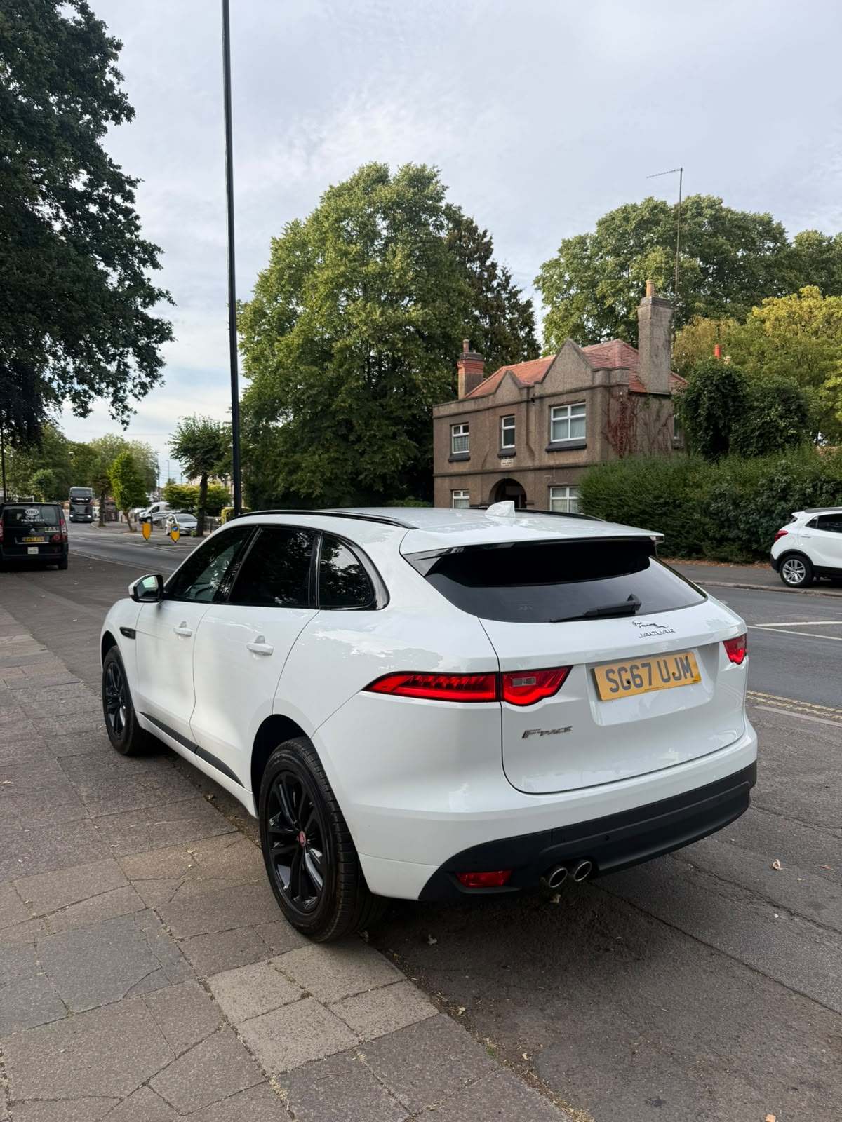 H&S AUTOS™ Jaguar F-PACE – White