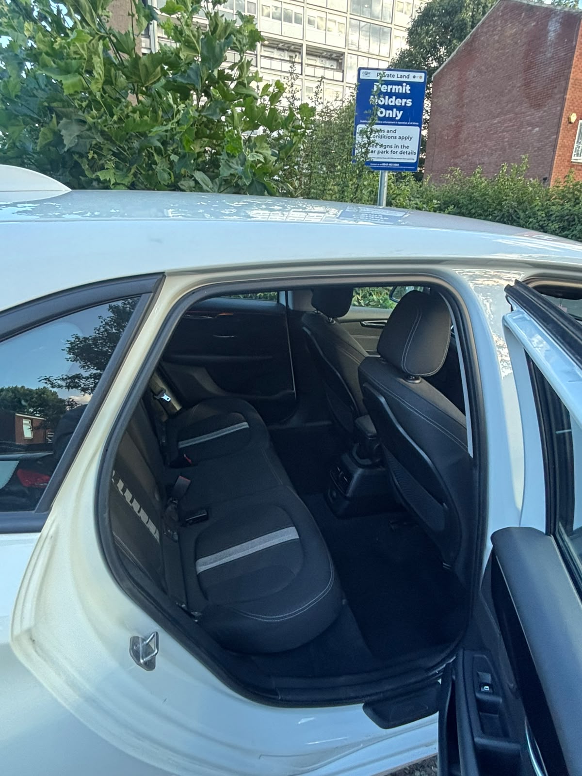 H&S AUTOS™ BMW 218i Gran Tourer Manual – White