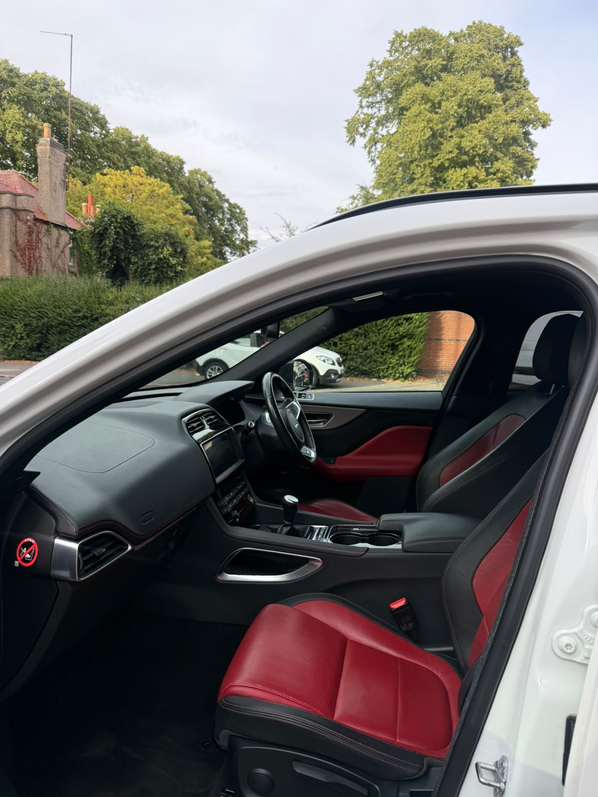 H&S AUTOS™ Jaguar F-PACE – White